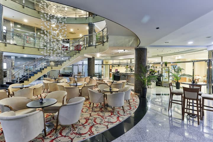 KINGS PARK HOTEL
