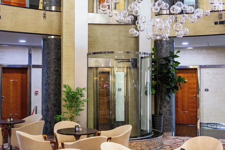 KINGS PARK HOTEL