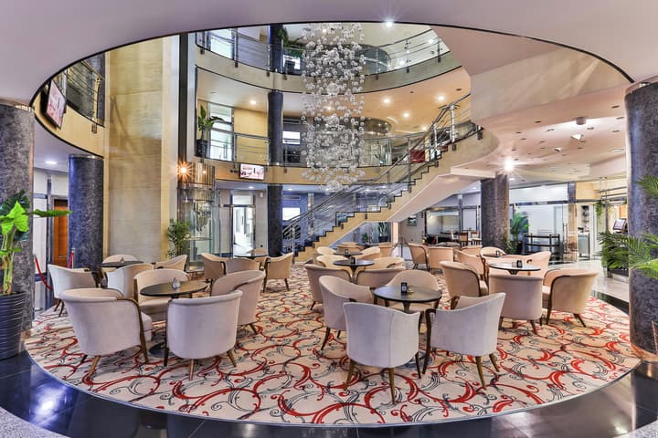 KINGS PARK HOTEL