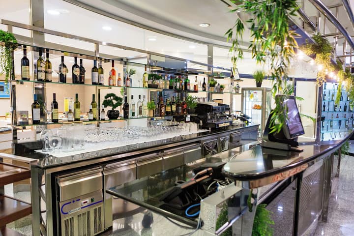 KINGS PARK HOTEL