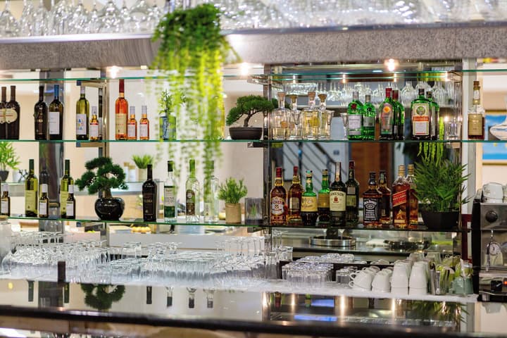 KINGS PARK HOTEL