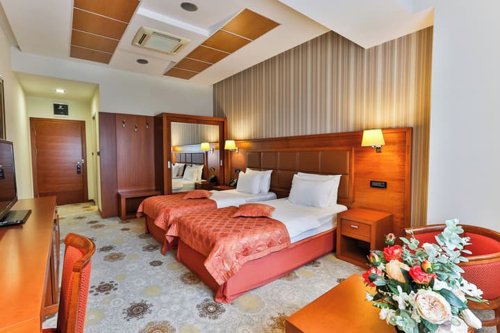 KINGS PARK HOTEL