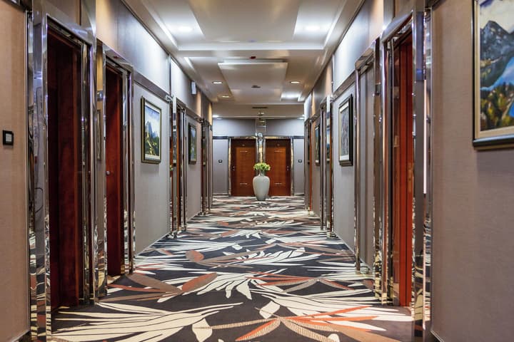 KINGS PARK HOTEL