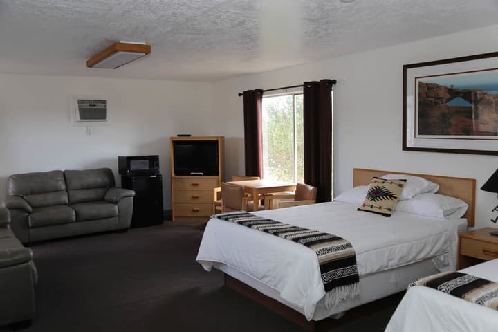 The Riverside Ranch RV Park, Motel & Campground