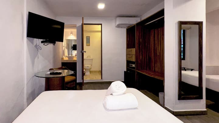 Siesta Fiesta Hotel – 5th Avenue
