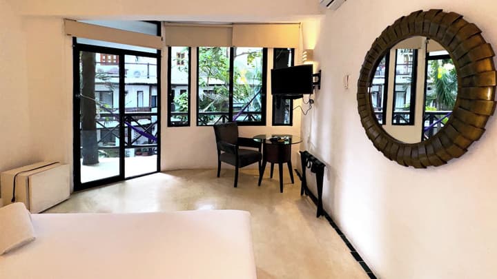 Siesta Fiesta Hotel – 5th Avenue