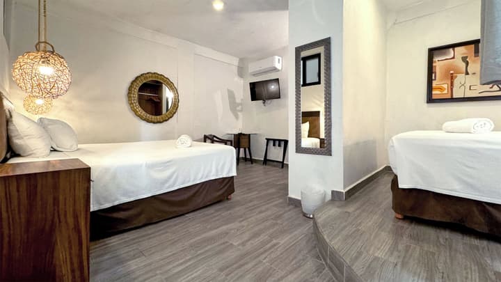Siesta Fiesta Hotel – 5th Avenue