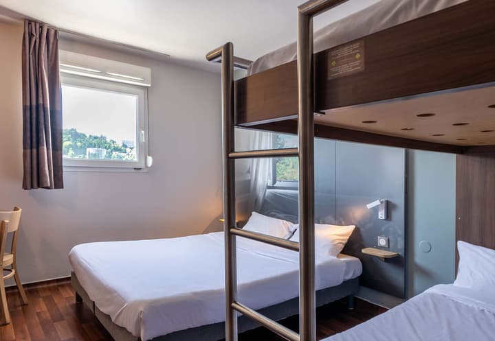 B&B HOTEL Saint-Etienne Monthieu