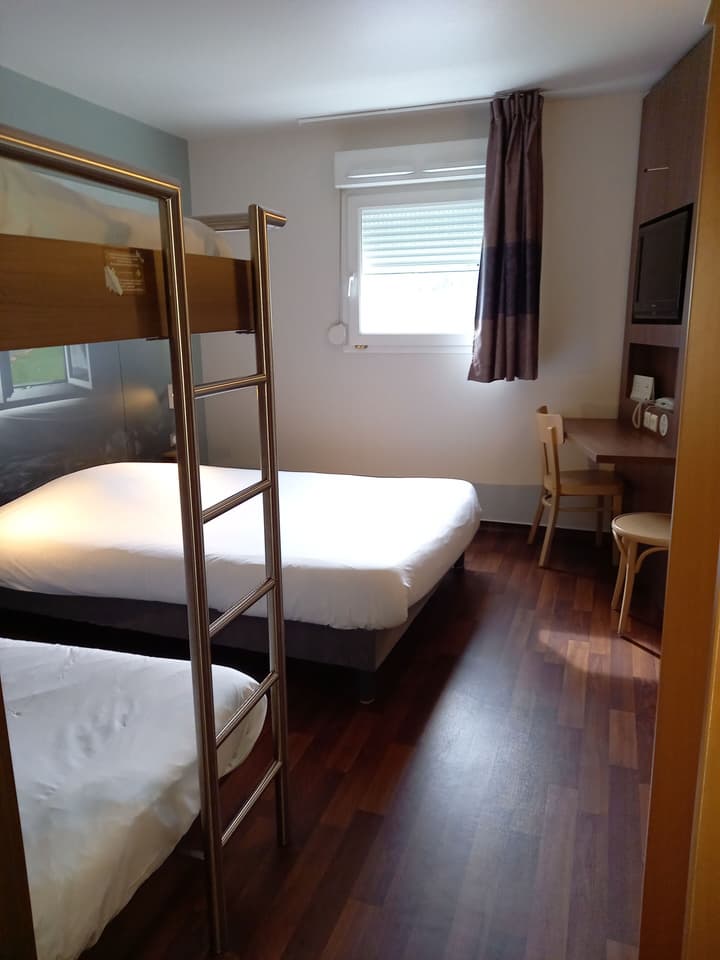 B&B HOTEL Saint-Etienne Monthieu