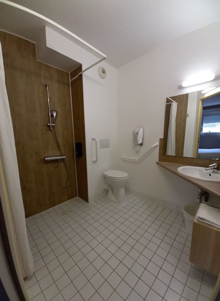 B&B HOTEL Saint-Etienne Monthieu