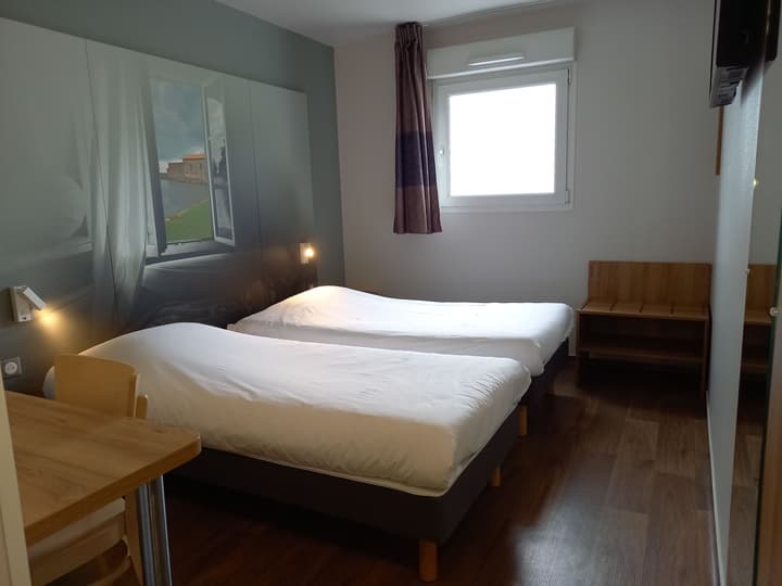 B&B HOTEL Saint-Etienne Monthieu