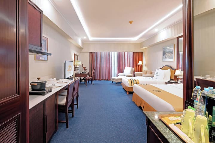 Sunlake Waterfront Resort and Convention