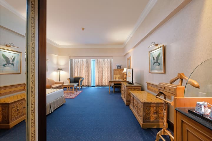 Sunlake Waterfront Resort and Convention