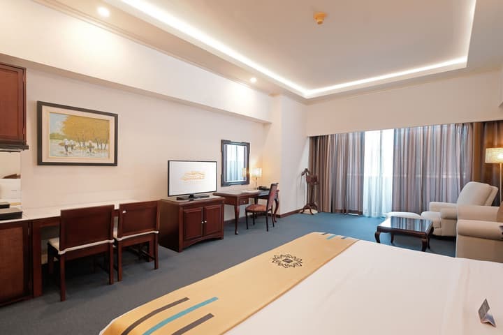Sunlake Waterfront Resort and Convention