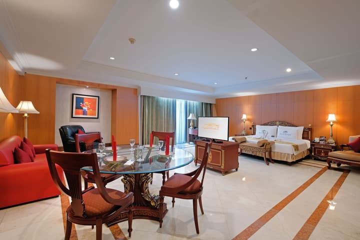 Sunlake Waterfront Resort and Convention