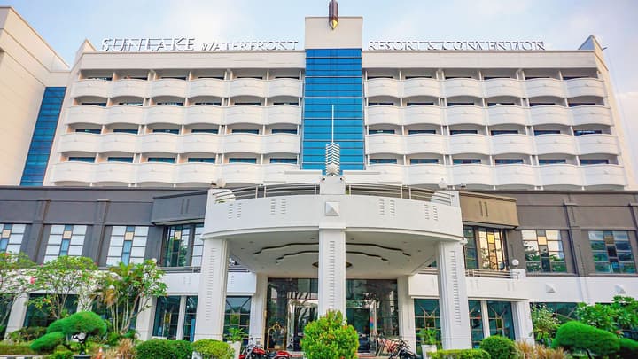 Sunlake Waterfront Resort and Convention