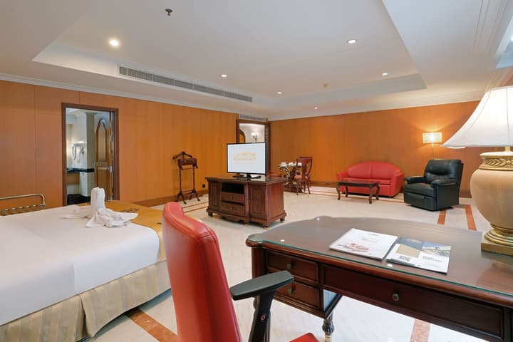 Sunlake Waterfront Resort and Convention