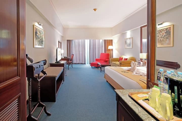 Sunlake Waterfront Resort and Convention