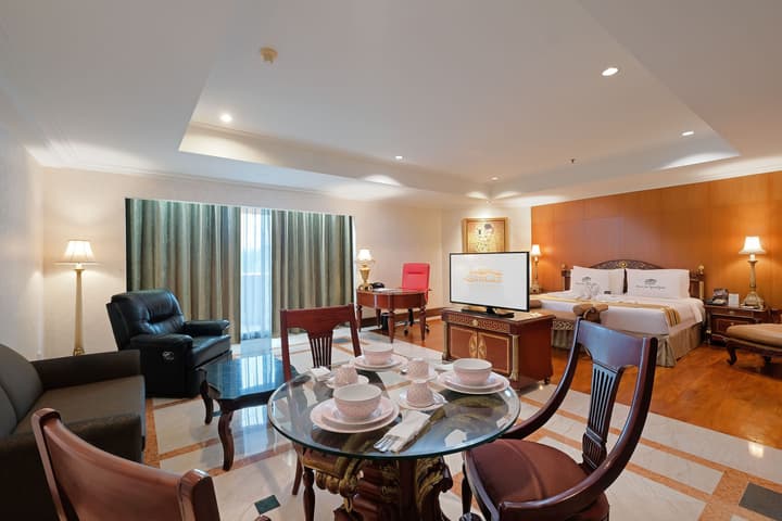 Sunlake Waterfront Resort and Convention
