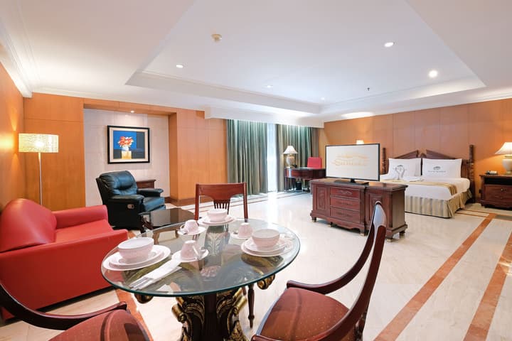 Sunlake Waterfront Resort and Convention