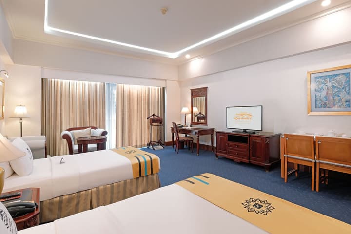 Sunlake Waterfront Resort and Convention