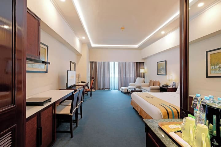 Sunlake Waterfront Resort and Convention
