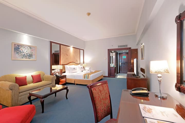 Sunlake Waterfront Resort and Convention