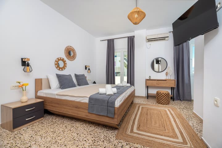 Nikos Hotel