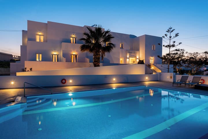Nikos Hotel