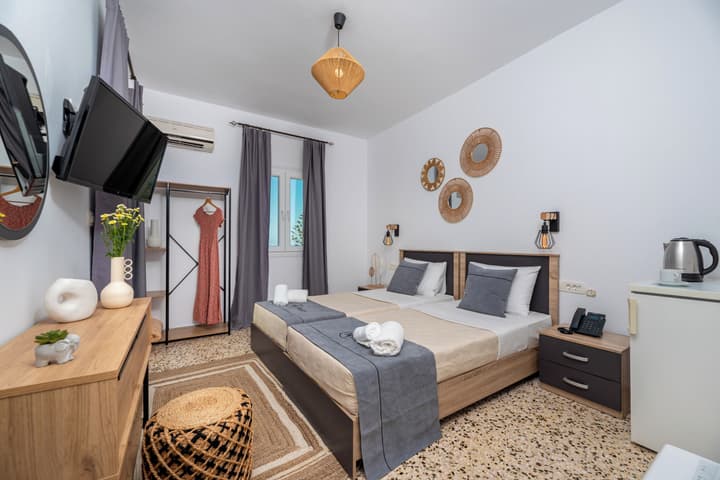 Nikos Hotel