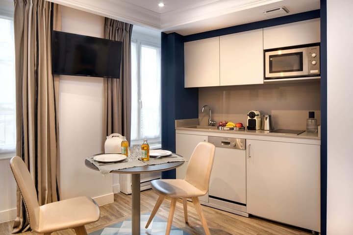 Serotel Suites