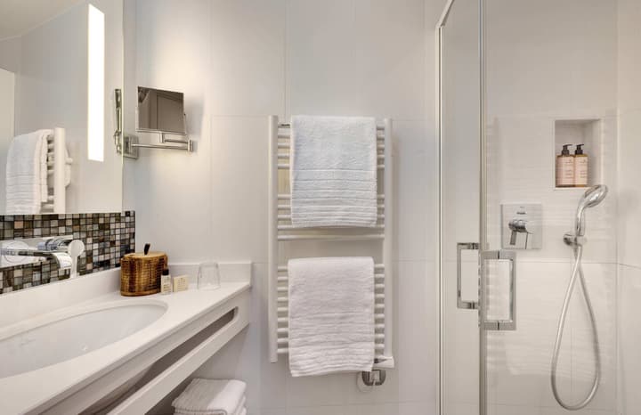 Serotel Suites