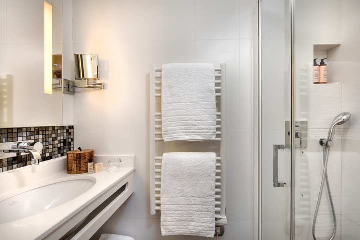 Serotel Suites