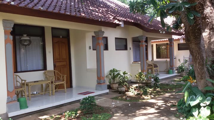 Lovina Beach Hotel