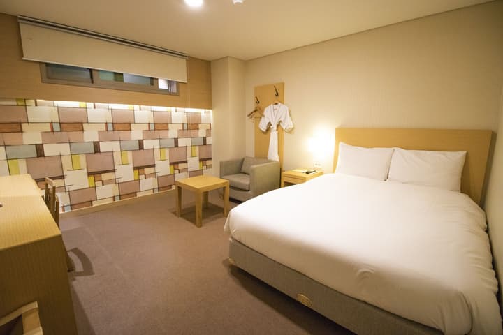 Tower Hill Hotel