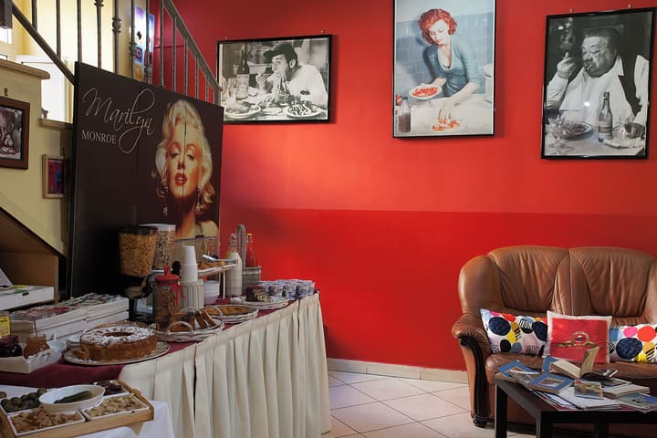Hotel Cine Holiday