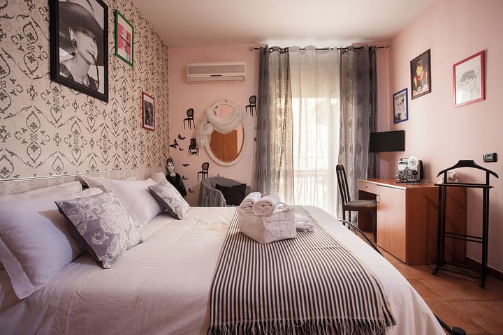 Hotel Cine Holiday