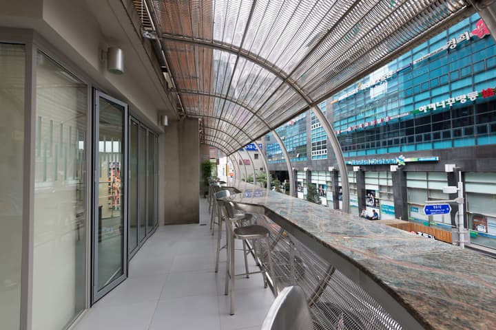 Metro Hotel