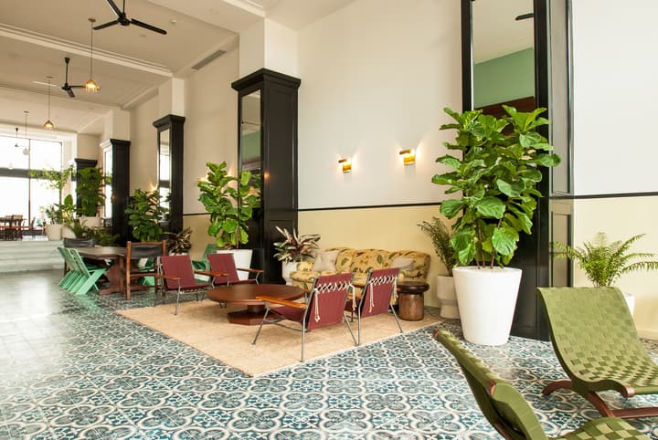 American Trade Hotel