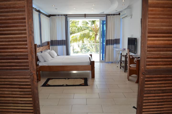 Cowrie Shell Beach Apartments