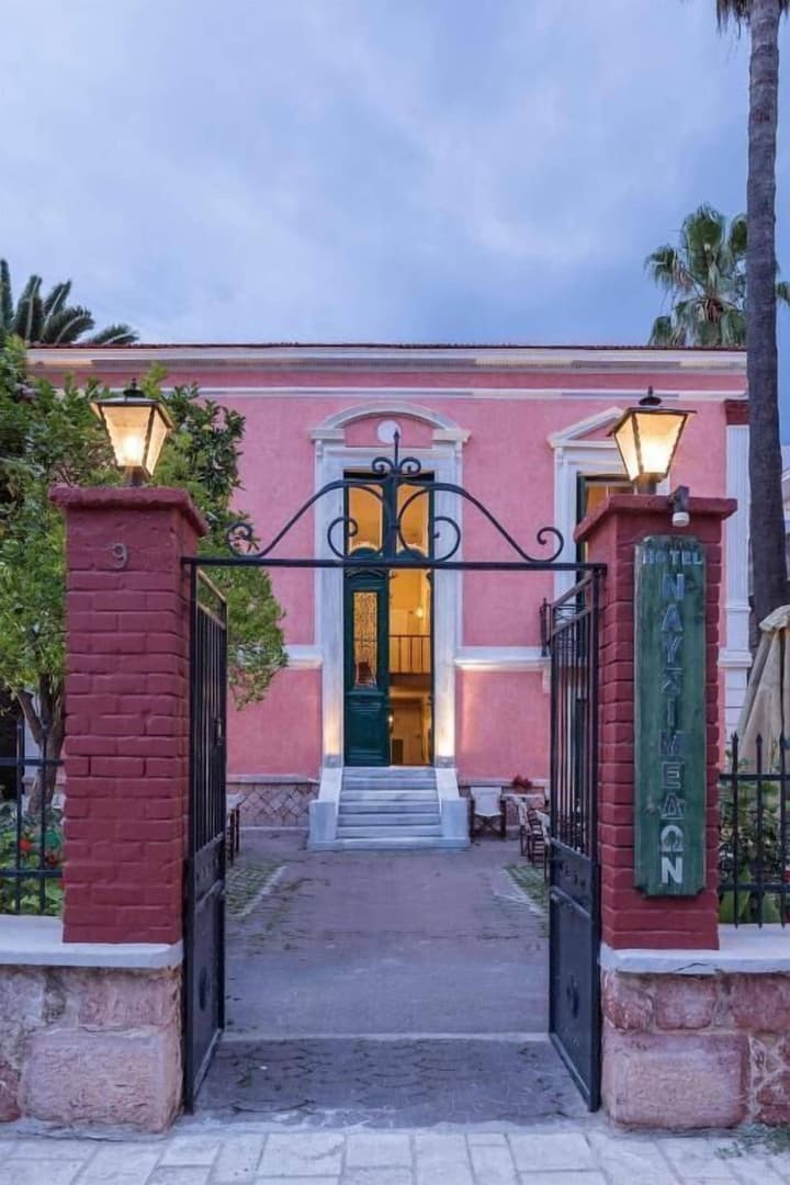 Nafsimedon Hotel