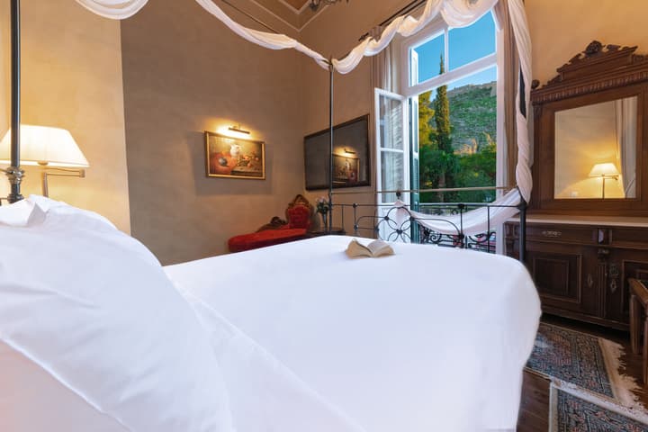Nafsimedon Hotel