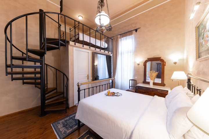 Nafsimedon Hotel