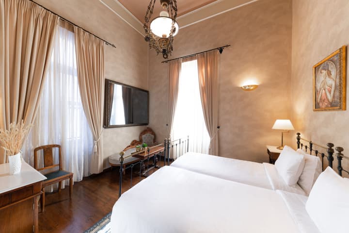 Nafsimedon Hotel