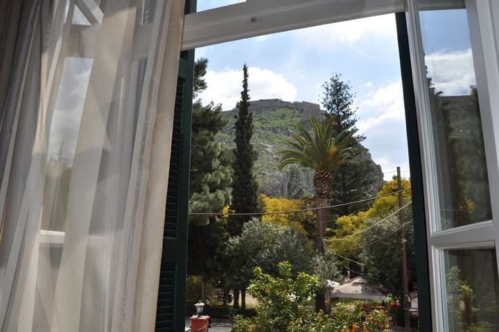 Nafsimedon Hotel