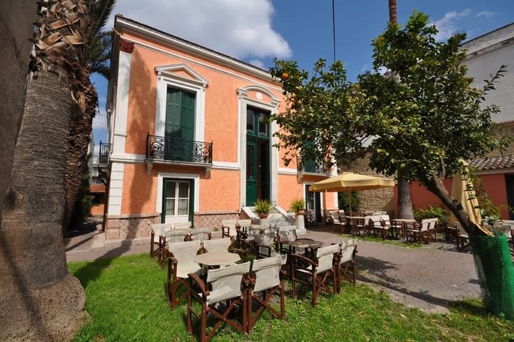 Nafsimedon Hotel