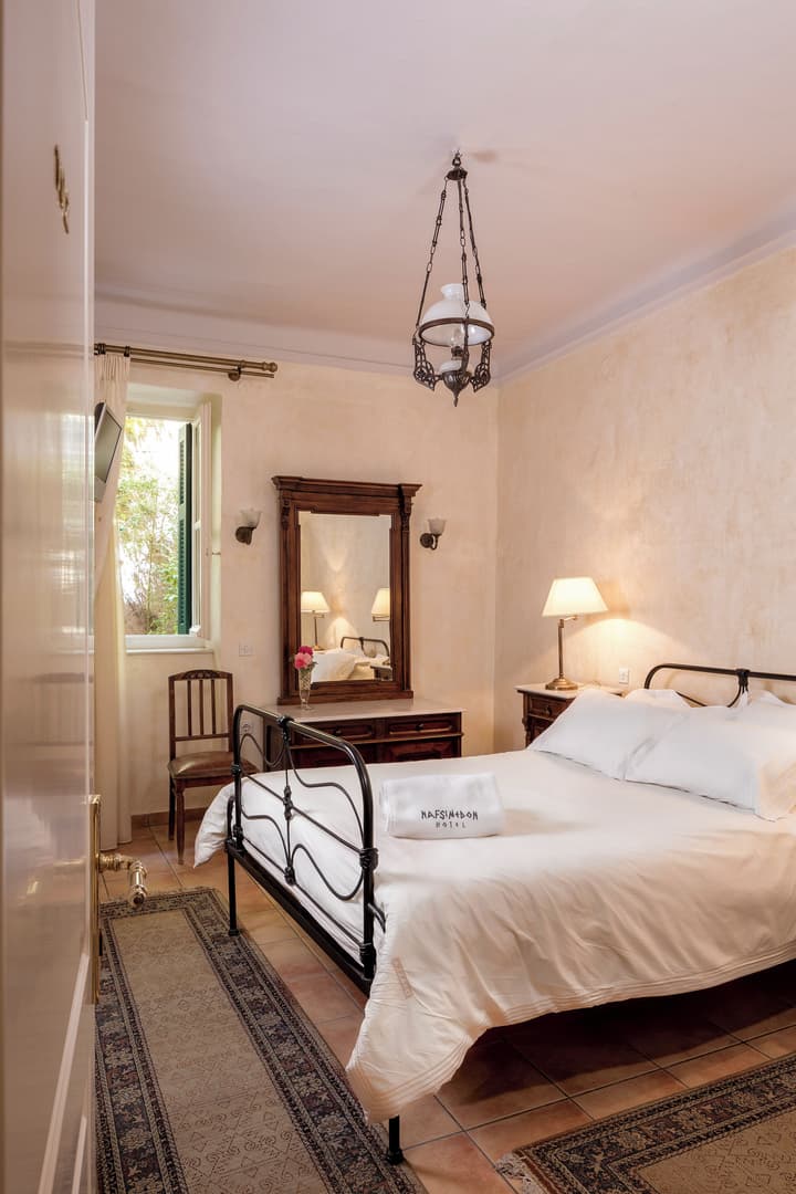 Nafsimedon Hotel