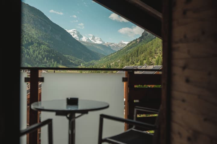 Matterhorn Inn - Wellness & Dining - at Zermatt Shuttle Station
