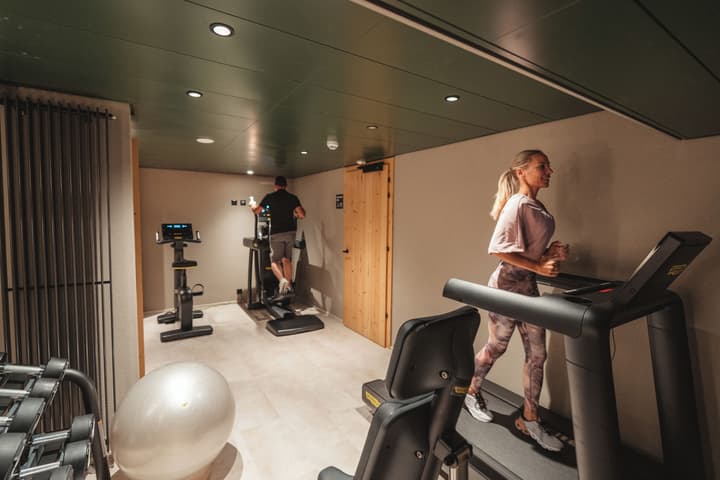 Matterhorn Inn - Wellness & Dining - at Zermatt Shuttle Station