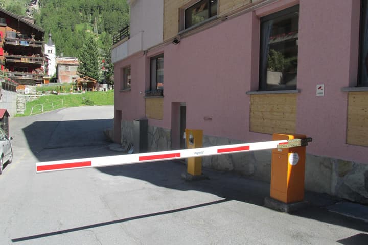 Matterhorn Inn - Wellness & Dining - at Zermatt Shuttle Station